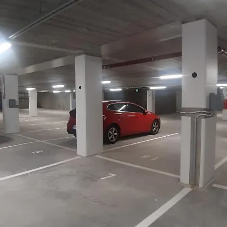 Uusi Upea Asunto Jaervinaekoealalla Ja Autohallilla *