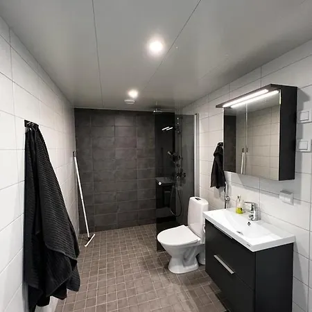 Uusi Upea Asunto Jaervinaekoealalla Ja Autohallilla Apartment Tampere